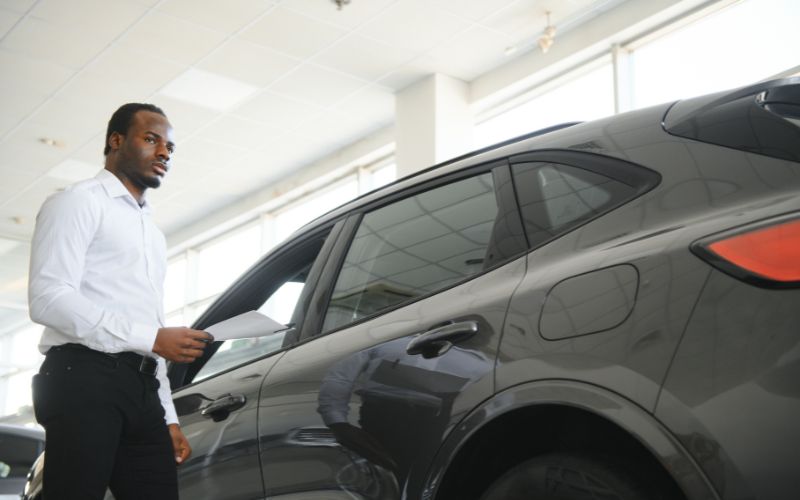 W h y EV s Ar e the Future o f P C O Car Hir e in L o ndon